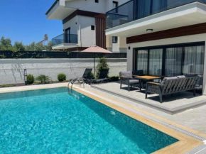 Room in Villa - Cheerfull Brand New 4 Bedrooms Villa with Pool